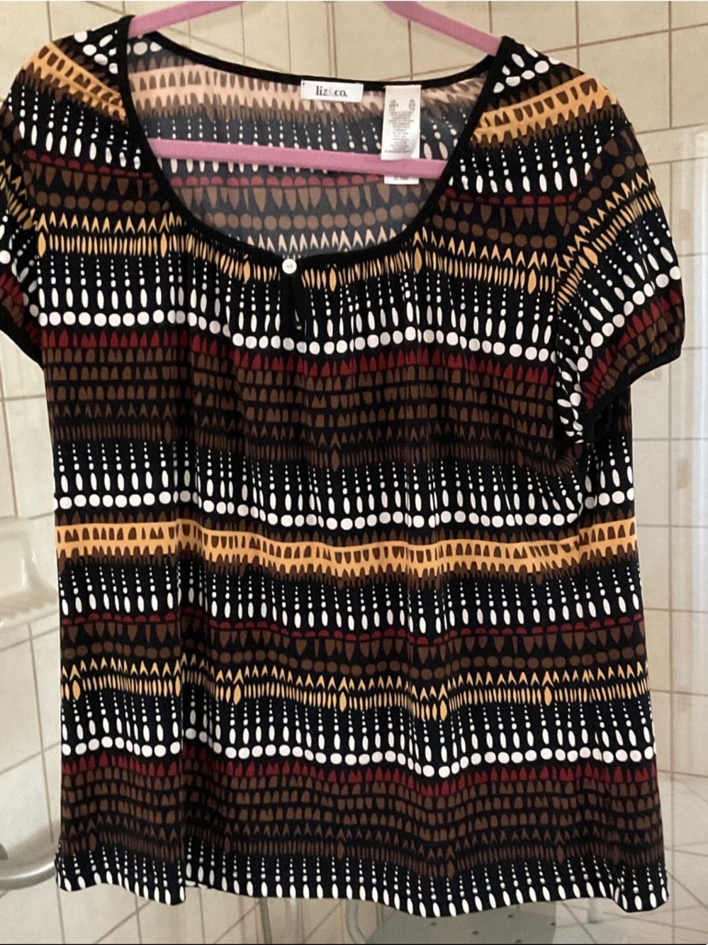 liz & co. Black Short Sleeve Scoop Neck Top with Multi-Color Geometric Stripes